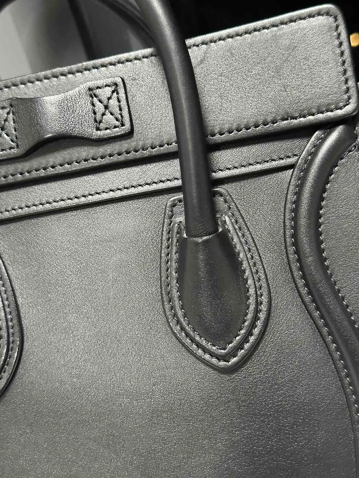 <b>CELINE</b> <br>Nano Luggage Smooth