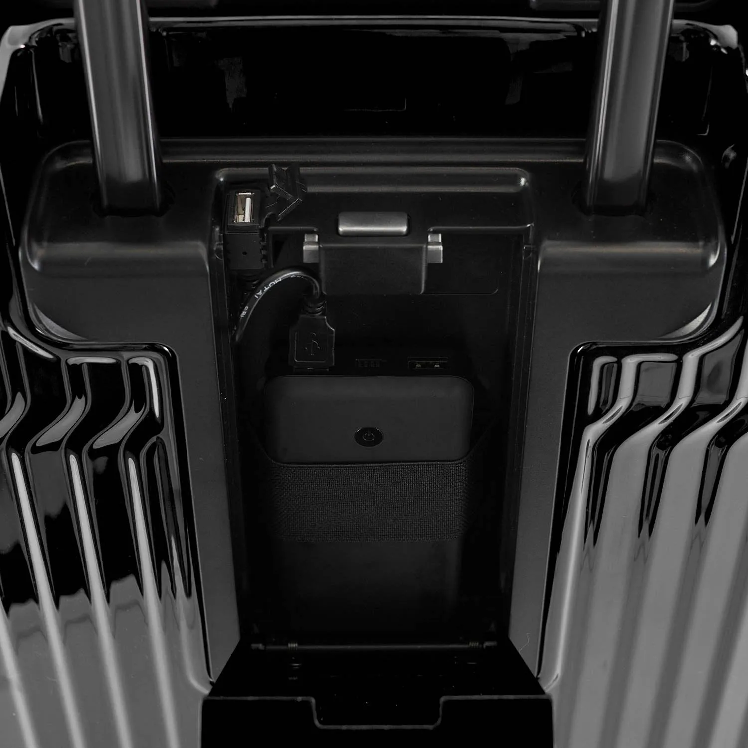 Tekno 21" Carry-on - Black