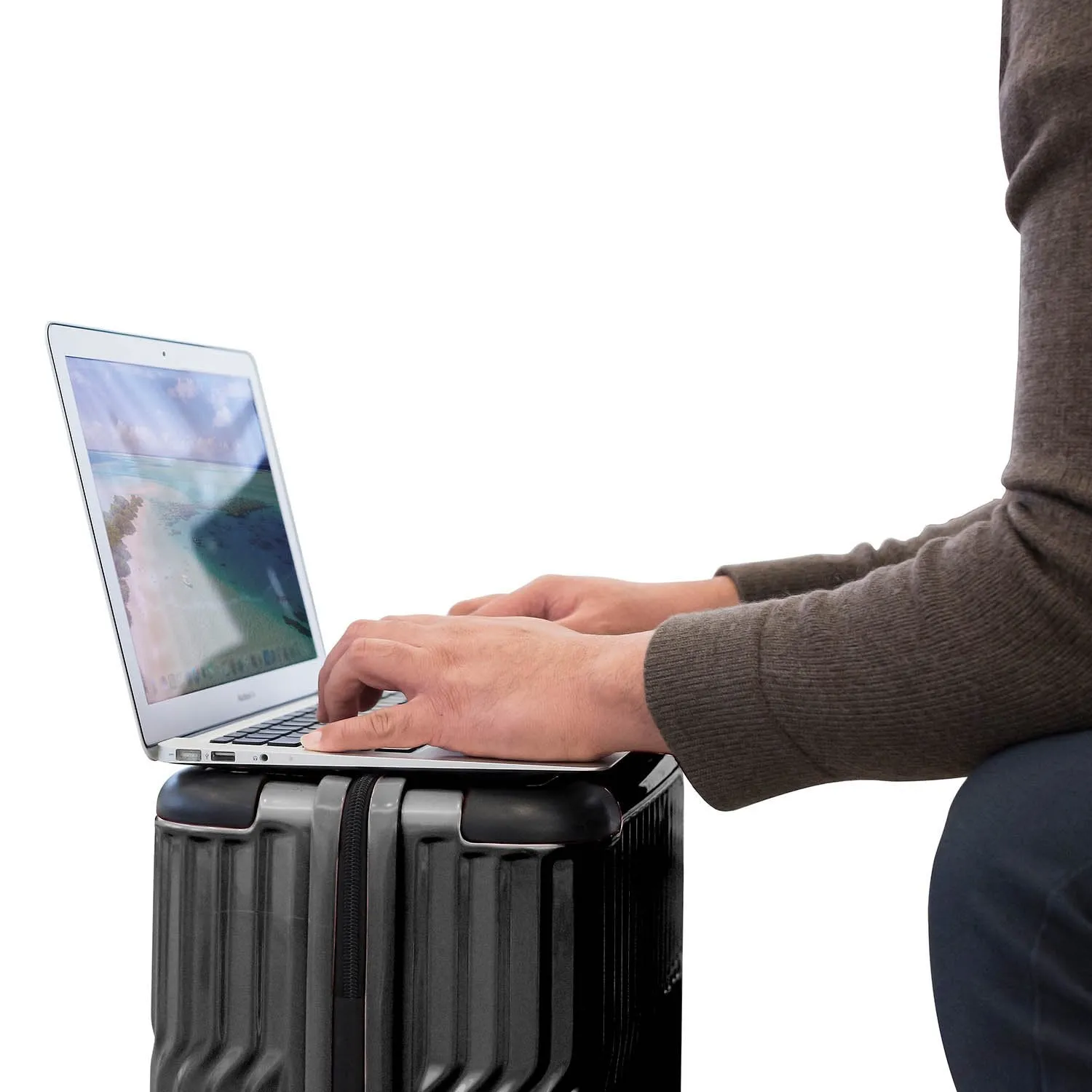Tekno 21" Carry-on - Black