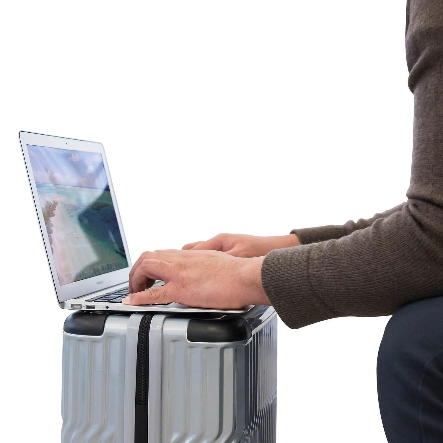 Tekno 21" Carry-on Luggage - Silver