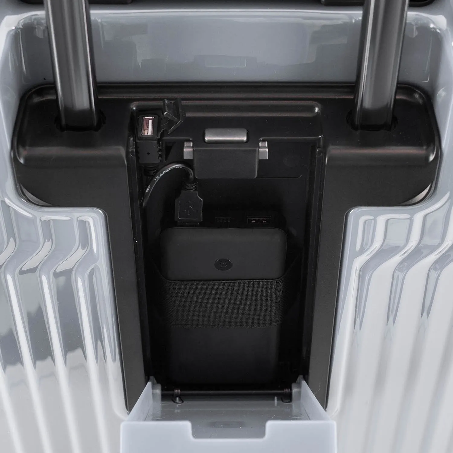 Tekno 21" Carry-on Luggage - Silver
